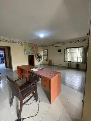 3bdrm Apartment in Lekki Phase 1 for rent
