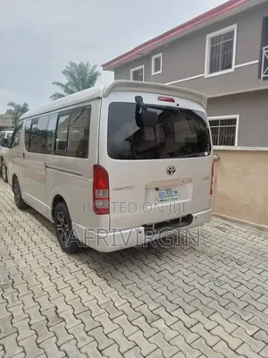 Toyota HiAce 2010 Silver