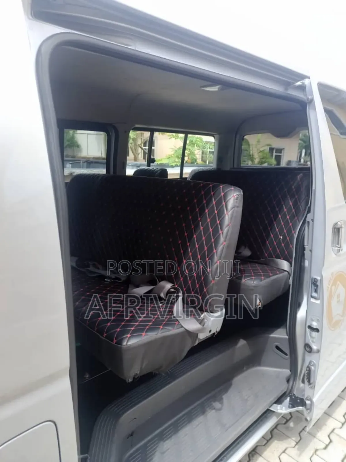 Toyota HiAce 2010 Silver