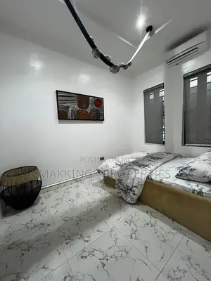 Mini Flat in Chevron for rent