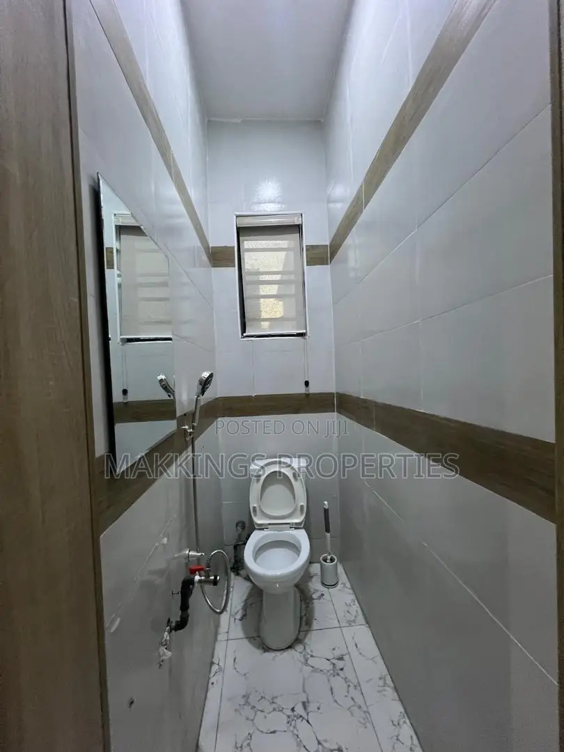 Mini Flat in Chevron for rent