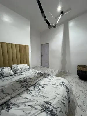 Mini Flat in Chevron for rent
