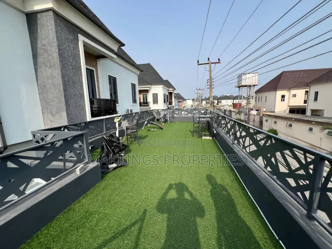 Mini Flat in Chevron for rent