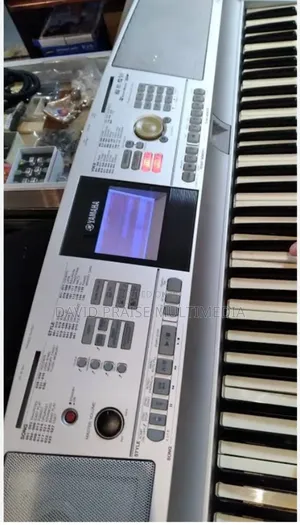 Yamaha DGX 305 Piano for Sale
