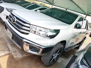 Toyota Hilux 2023 White