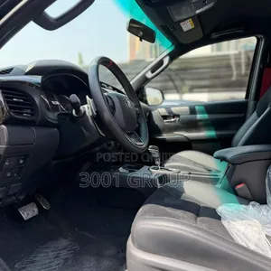 New Toyota Hilux 2025 Black