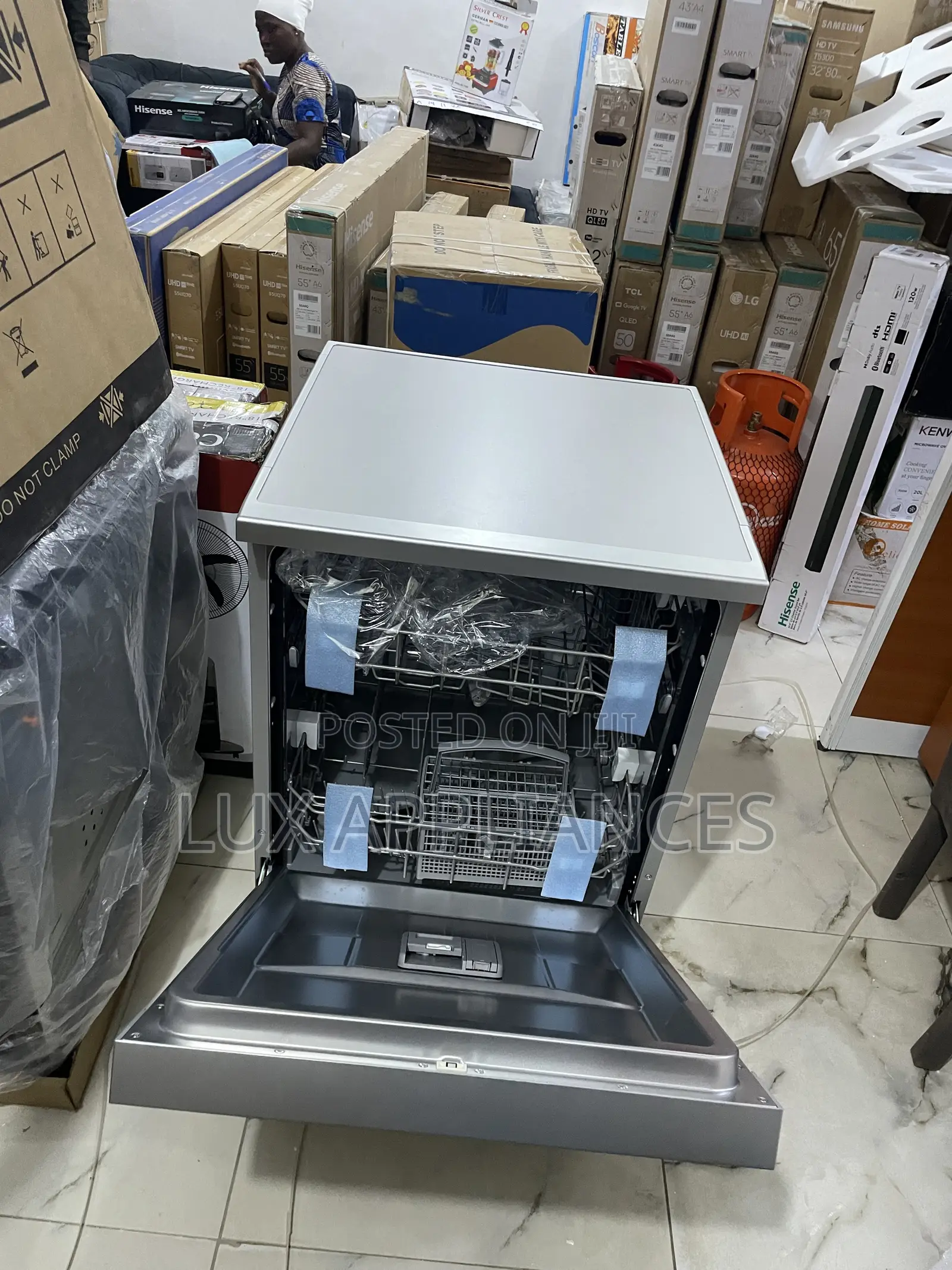 Strong Reliable Maxi Dishwasher for Consistent Cleaning