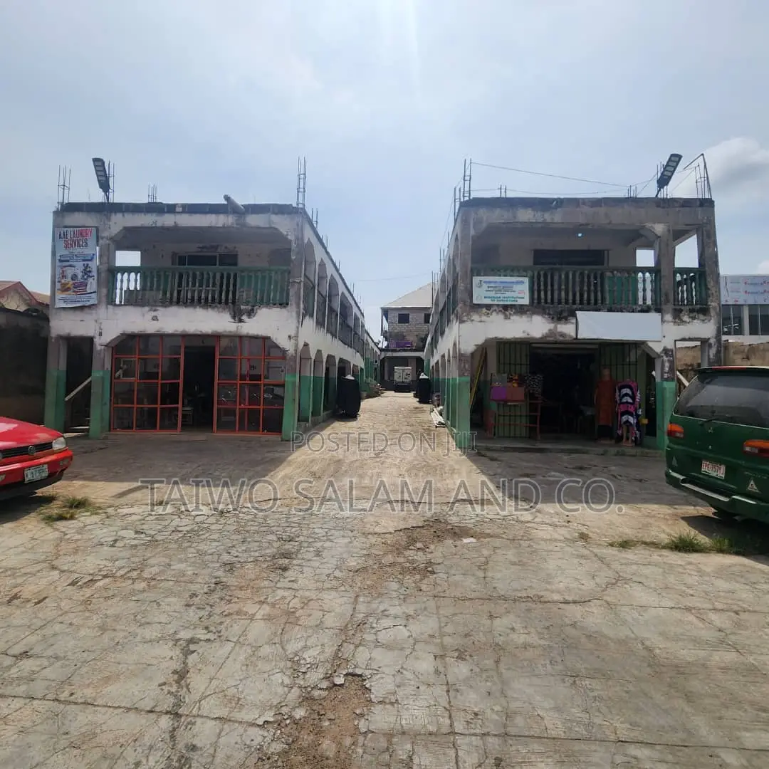 23 Units Shopping Complex