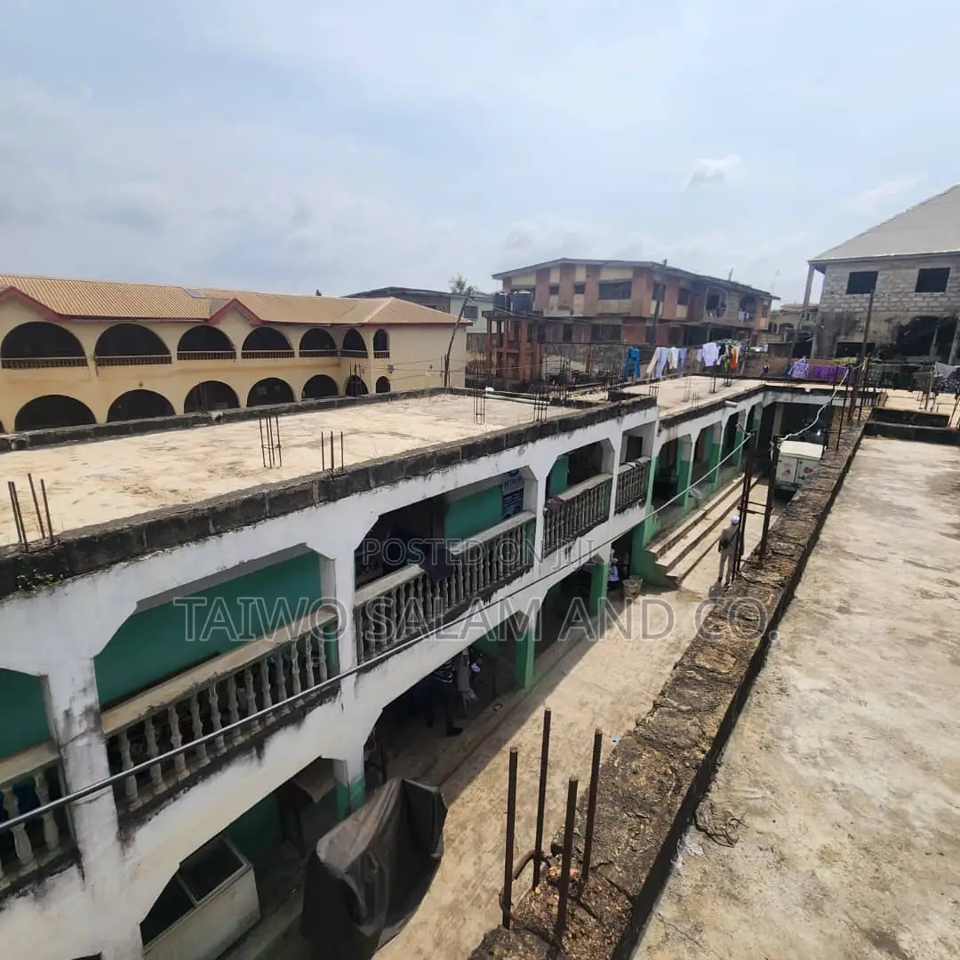 23 Units Shopping Complex
