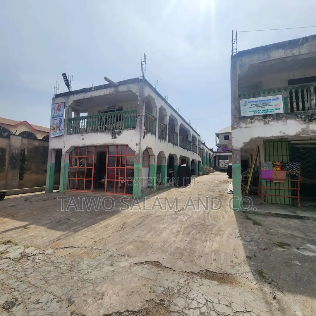 23 Units Shopping Complex