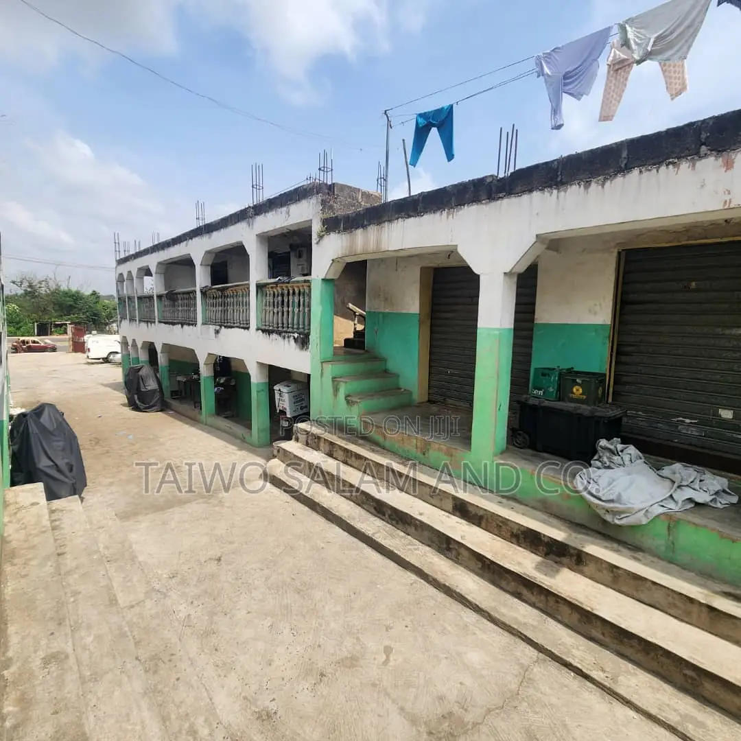 23 Units Shopping Complex