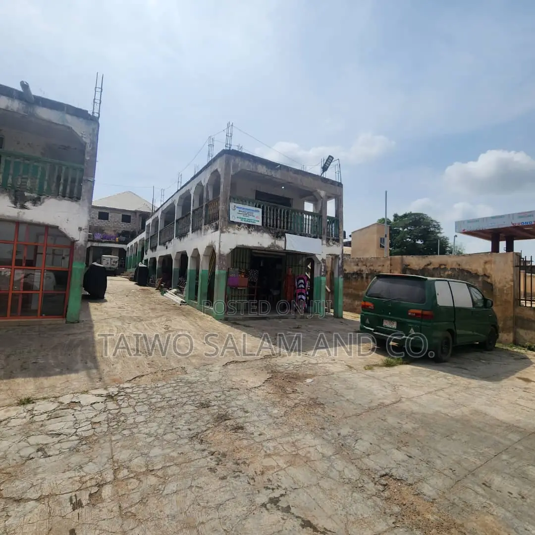 23 Units Shopping Complex
