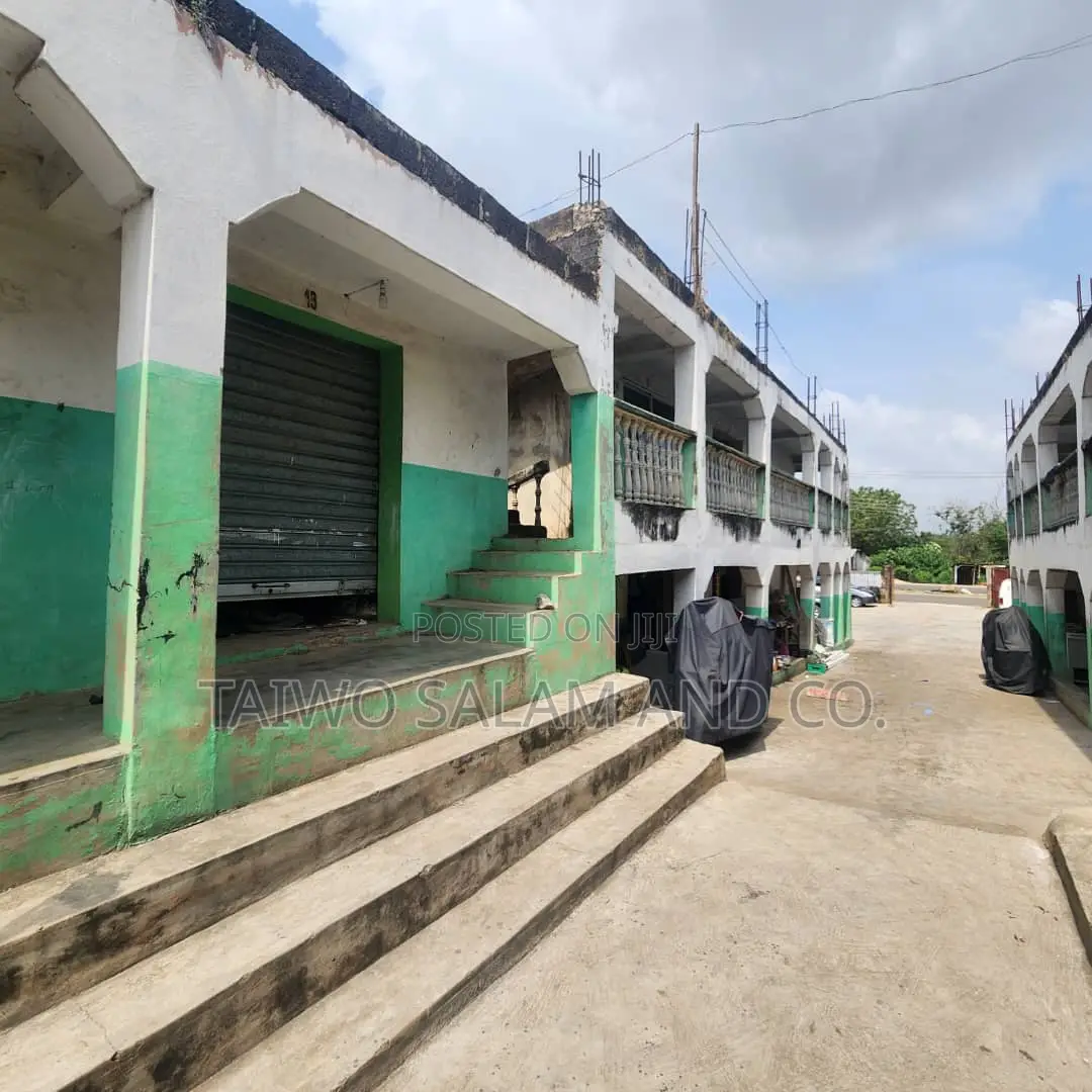 23 Units Shopping Complex