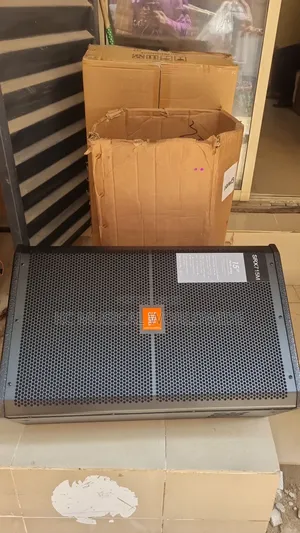 JBL Srx715m