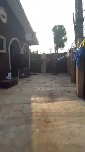 7bdrm Block of Flats in Benin City for sale