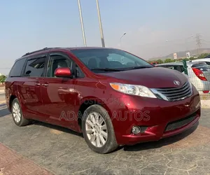 Toyota Sienna 2017 Red