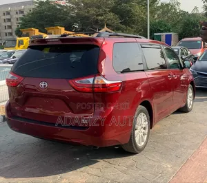 Toyota Sienna 2017 Red