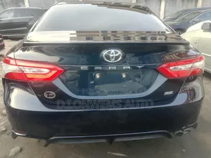Toyota Camry SE FWD (2.5L 4cyl 8AM) 2018