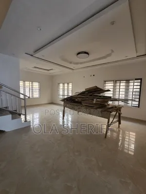 4bdrm Duplex in Estate Close To, Life Camp for rent