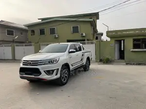 Toyota Hilux 2018 White