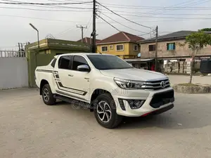 Toyota Hilux 2018 White