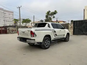 Toyota Hilux 2018 White
