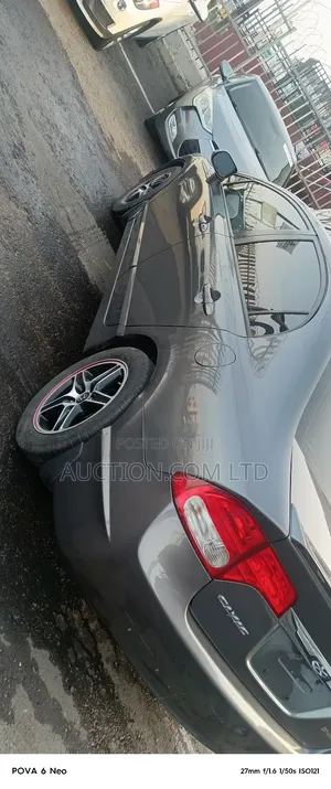 Honda Civic 1.8 5 Door Automatic 2010 Gray