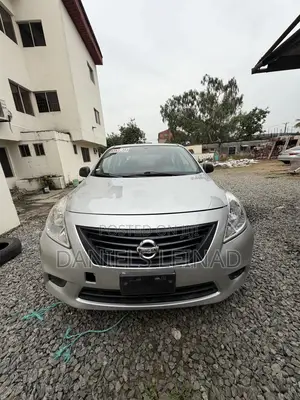 Nissan Versa 1.6 SV 2013 Silver