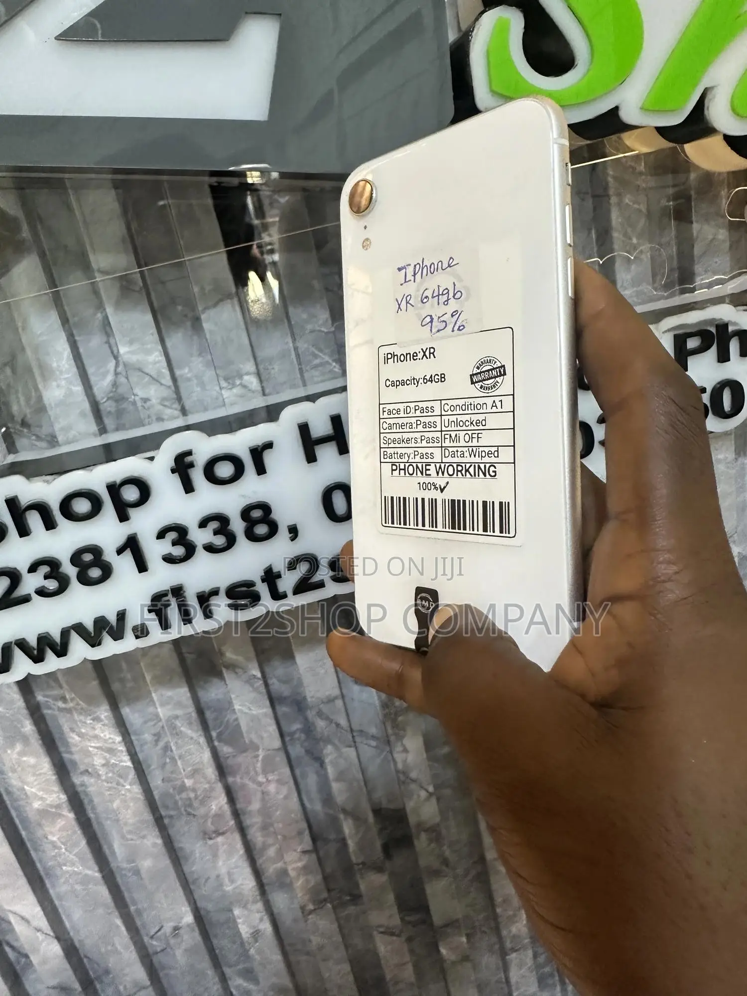 Apple iPhone XR 64 GB White
