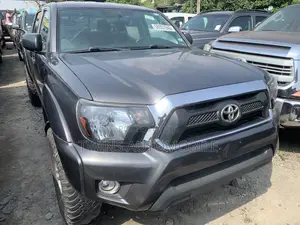 Toyota Tacoma V6 4dr Double Cab 4WD 5.0 ft. SB (4.0L 6cyl 5A) 2015 Gray