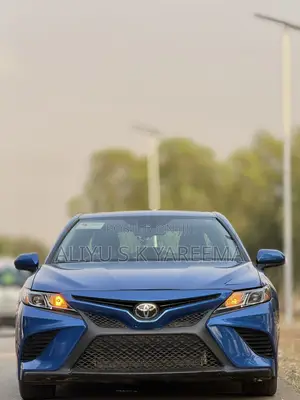 Toyota Camry SE FWD 2020 Blue