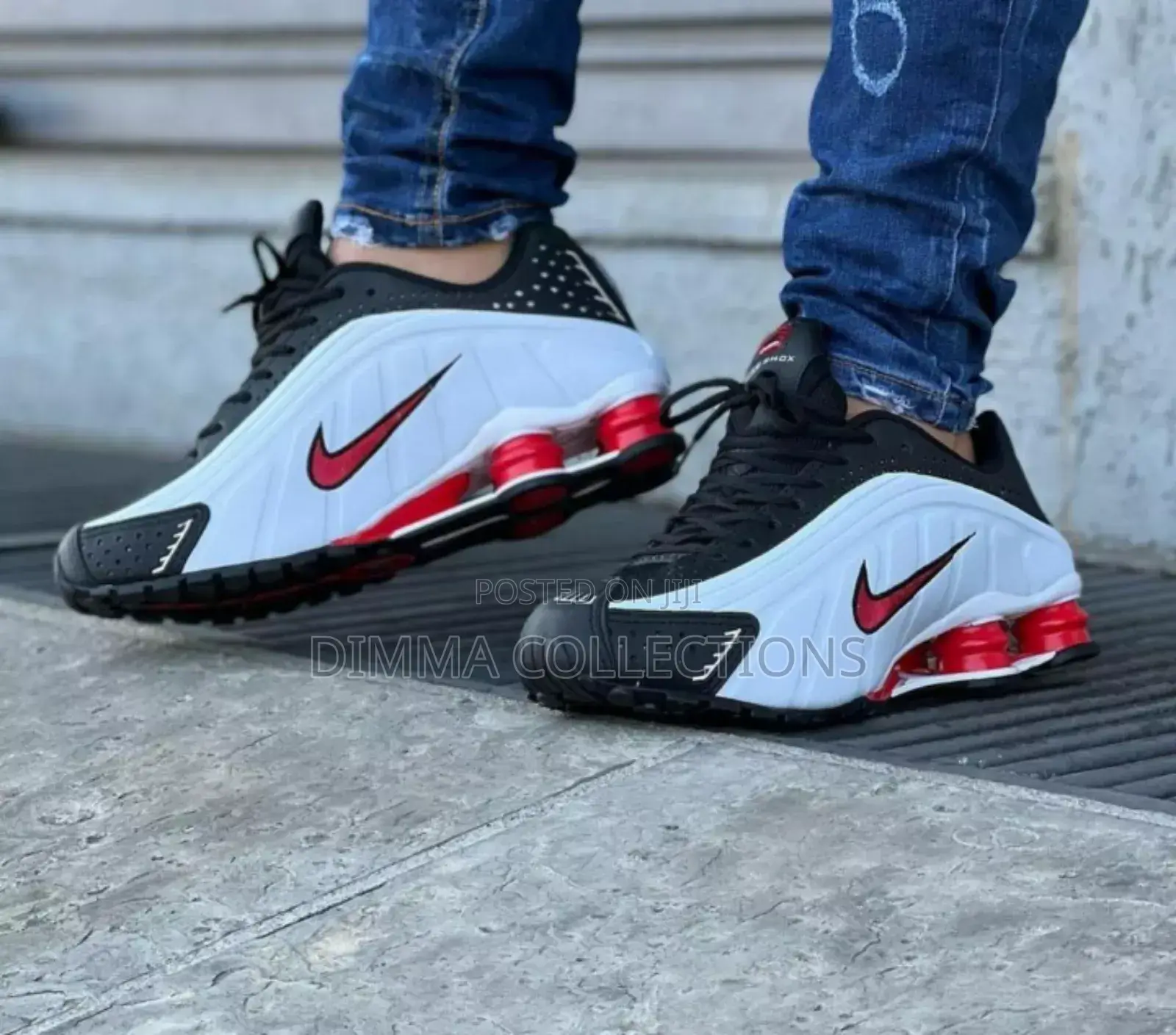 *Nike R4 Sneakers * :