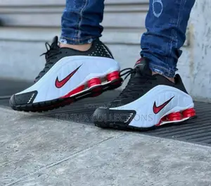 *Nike R4 Sneakers * :