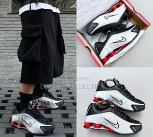 *Nike R4 Sneakers * :