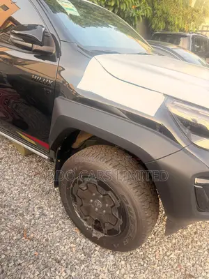 New Toyota Hilux 2025 Black