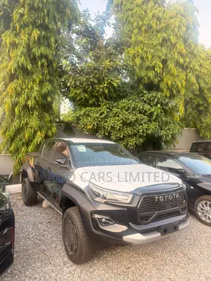 New Toyota Hilux 2025 Black