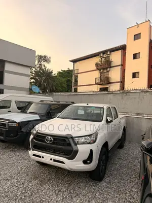 New Toyota Hilux 2025 White