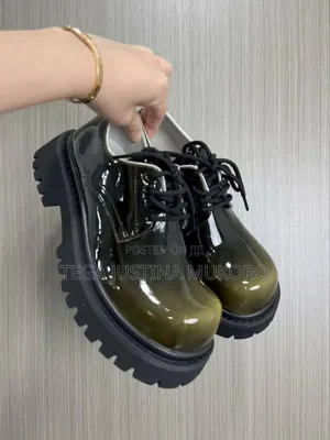 High Quality Stock Shoes
