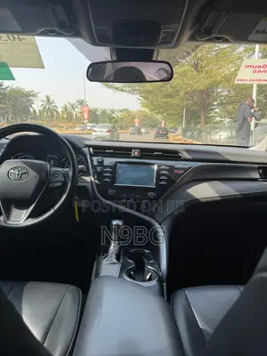 Toyota Camry SE (2.5L 4cyl 8A) 2019 Blue