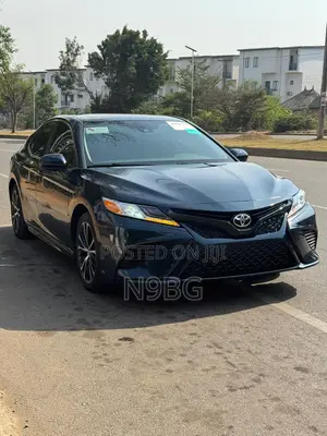 Toyota Camry SE (2.5L 4cyl 8A) 2019 Blue