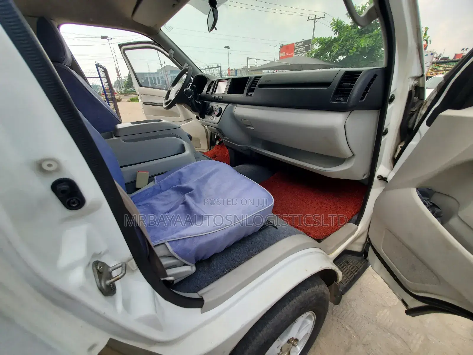 Toyota HiAce 2016 White