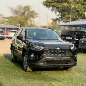 Toyota RAV4 LE 2021 Black