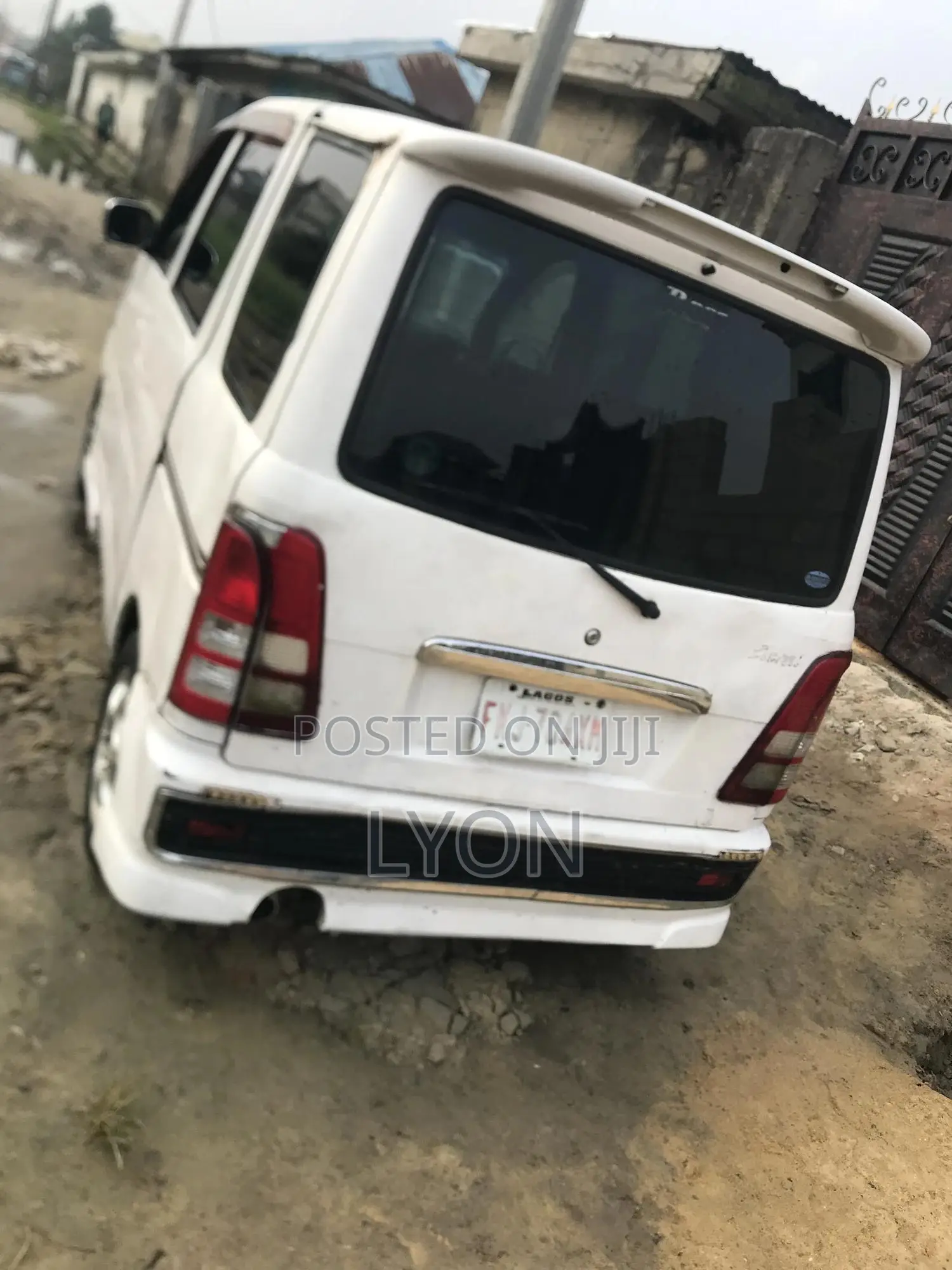 Suzuki APV Minibus 2009 White