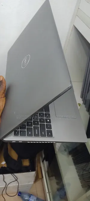 Laptop Dell Precision 3561 16GB Intel Core I7 SSD 512GB
