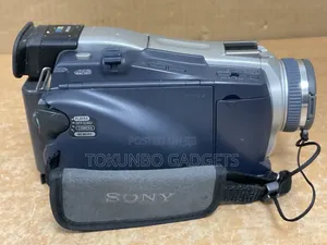 Sony Handycam DCR-Trv18e Handheld Minidv Camcorder