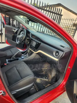 Toyota Corolla SE 4dr Sedan (1.8L 4cyl CVT) 2017 Red