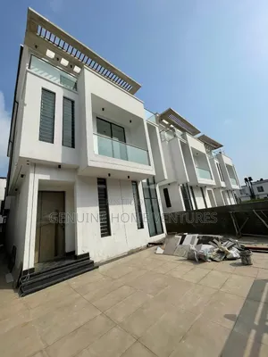 5bdrm Duplex in Chevron for sale