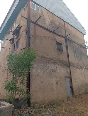 20bdrm Farm House in Industrial Layout, Kaduna / Kaduna State for sale
