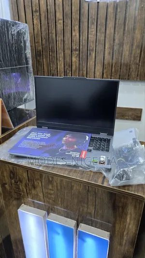 New Laptop Lenovo LOQ 15ARP9 16GB AMD Ryzen 7 SSD 1T