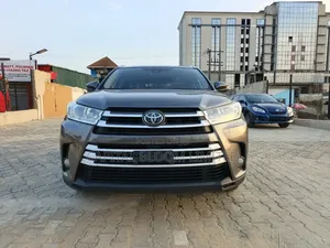 Toyota Highlander XLE 4x4 V6 (3.5L 6cyl 8A) 2018 Brown
